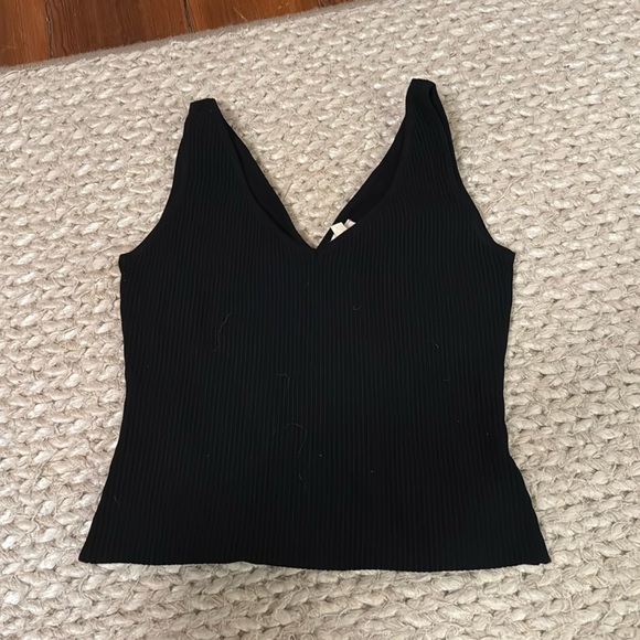 Black ribbed tank top
-size small
-never been worn
-fits like a medium - Picture 1 of 4